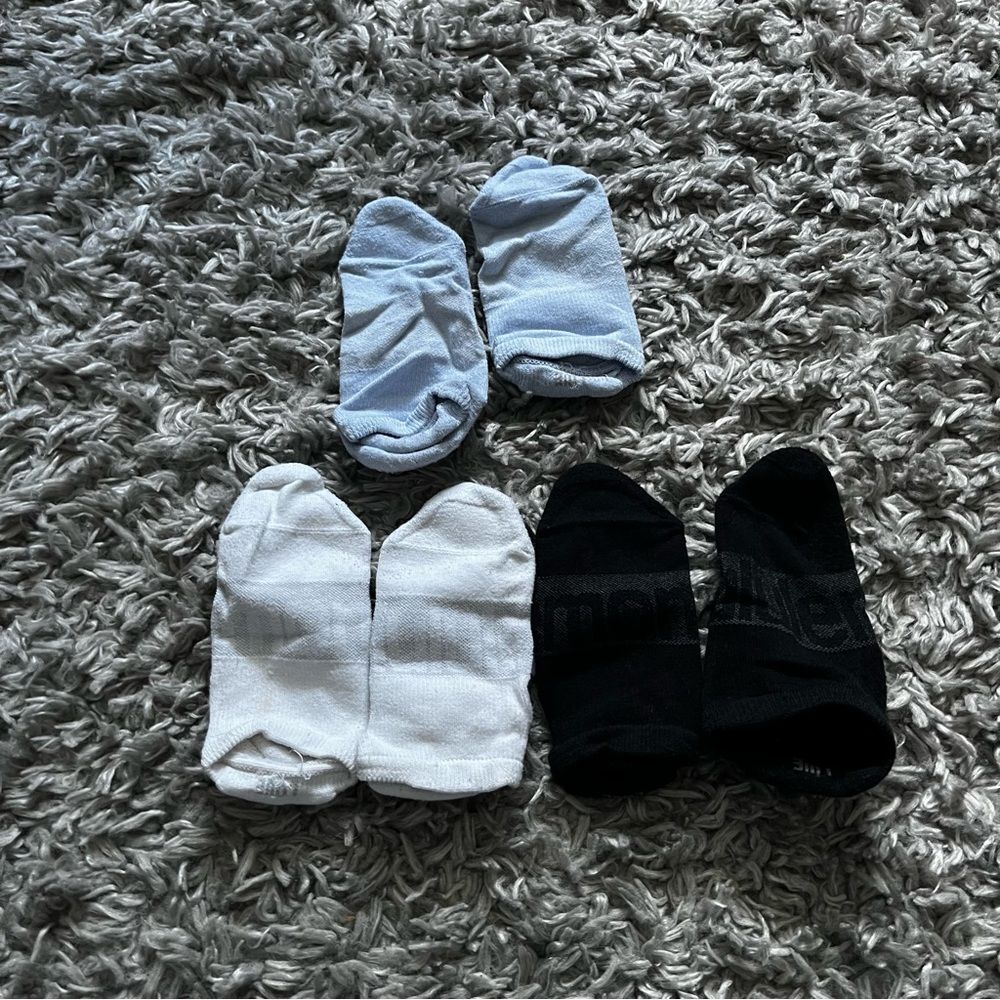 lululemon three pack on power stride socks size small